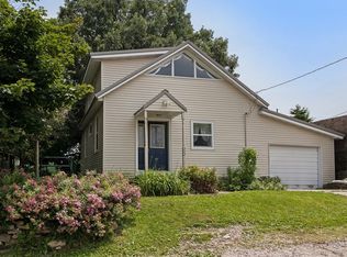 302 Green St, Center Point, IA 52213