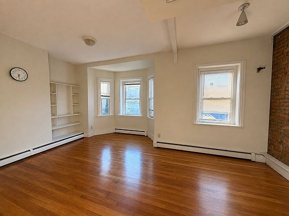 5th image of 35 Florence St