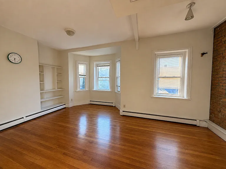 35 Florence St — Photo 5