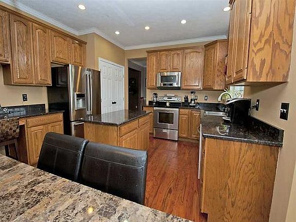 4th image of 634 Water View Dr
