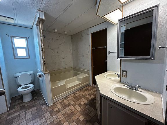 4th image of 115 Roosevelt St Trailer 4