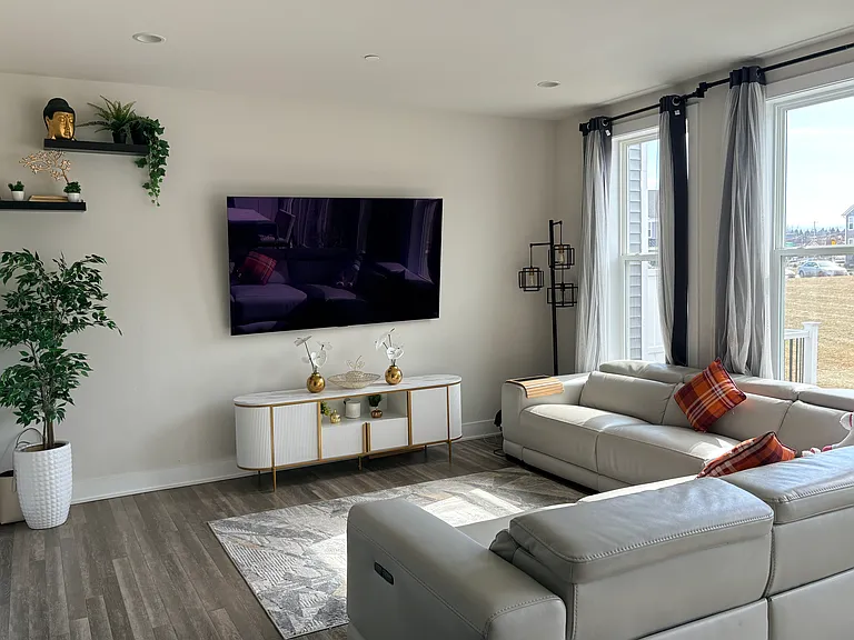 213 Catalpa Ln — Photo 1