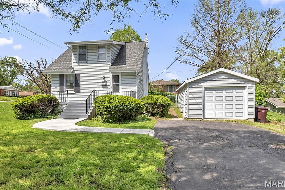 1st image of 3203 Chaucer Ave