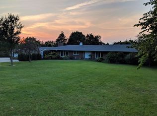 5411 Hickory Manor Ln, Clinton, IL 61727