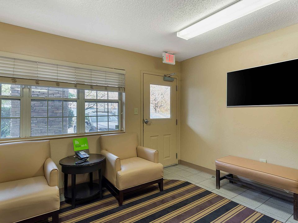 Lobby and Guest Check-in