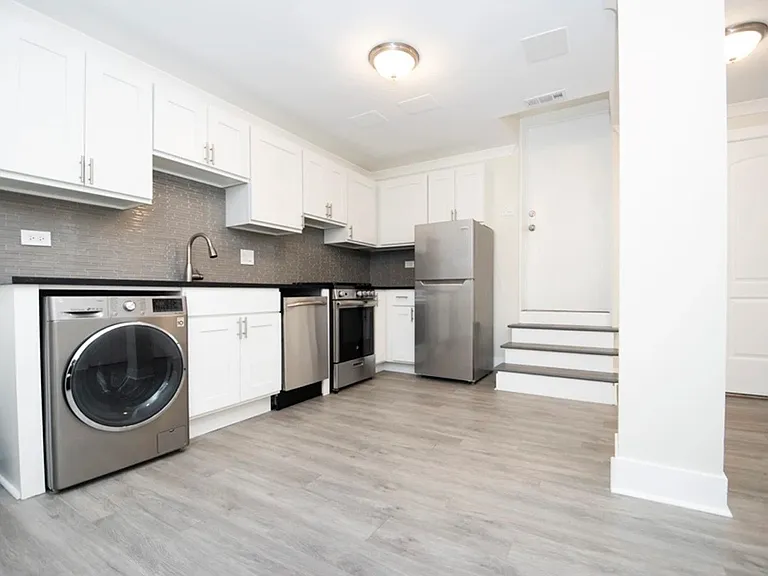 648.5 W Roscoe St #GD — Photo 4