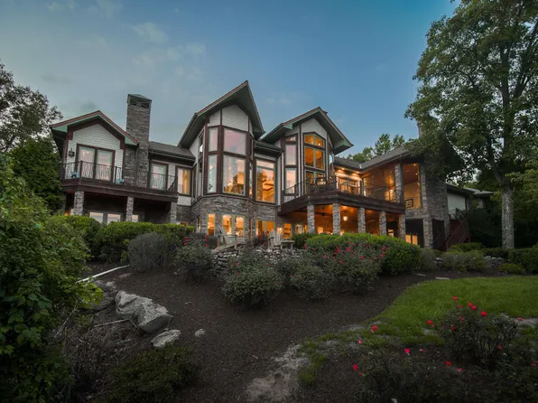 611 Raven Rd, Landrum, SC 29356