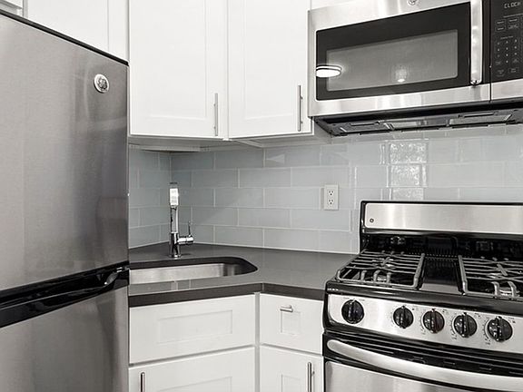 3rd image of 211 Jefferson Ave APT 4R