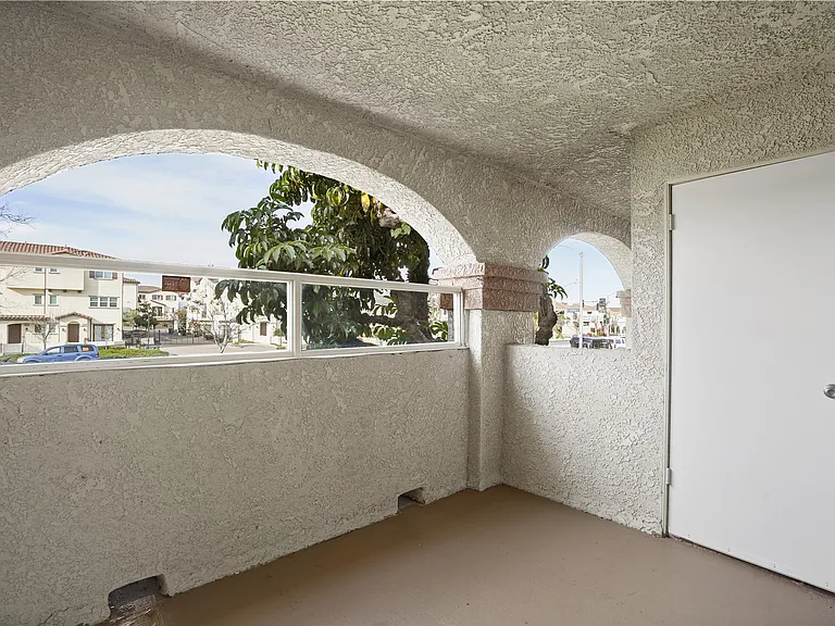 Sorrento Terrace — Photo 10