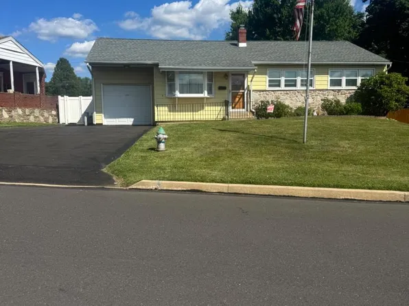 1243 Hiview Dr, Southampton, PA 18966