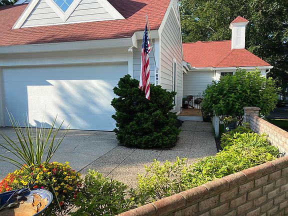 3rd image of 16919 Landing Ln