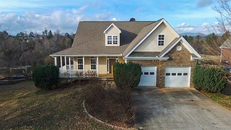 1st image of 135 Moores Dr