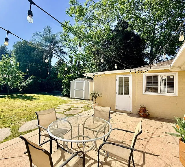 7454 Darby Ave — Photo 15