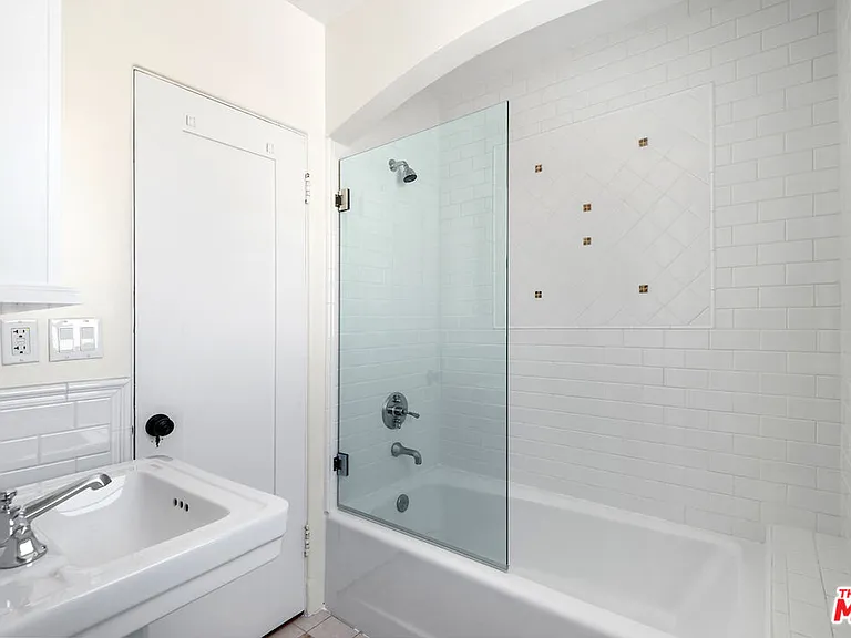 119 N Orange Dr — Photo 16