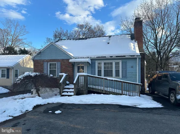 7061 Chambers Hill Rd, Harrisburg, PA 17111