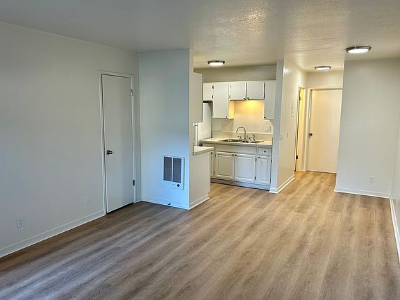 5th image of 1000-1042 W Orange St #1012-D05