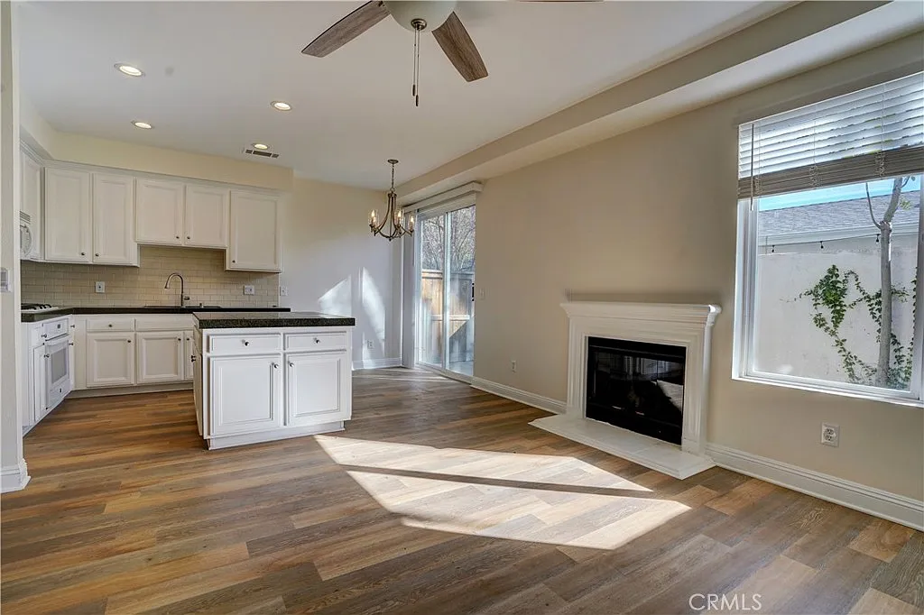 3 bed, 2.5 bath, 1505 sqft, $3,750 — Photo 3