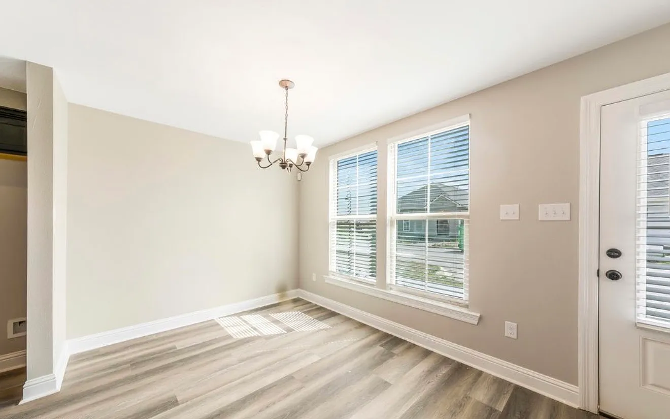 3 bed, 1439 sqft, $2,200 — Photo 4