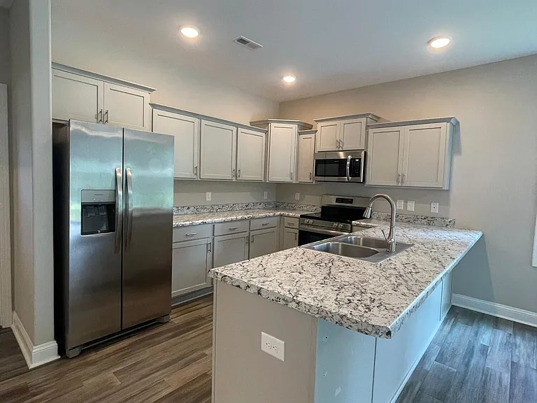 1000 Onsville Dr — Photo 10