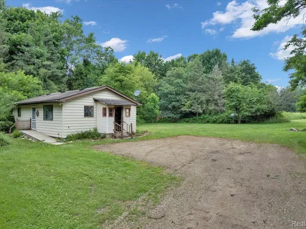 2707 N Branch Rd, North Branch, MI 48461