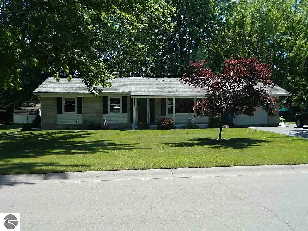 399 East Dr photo 1