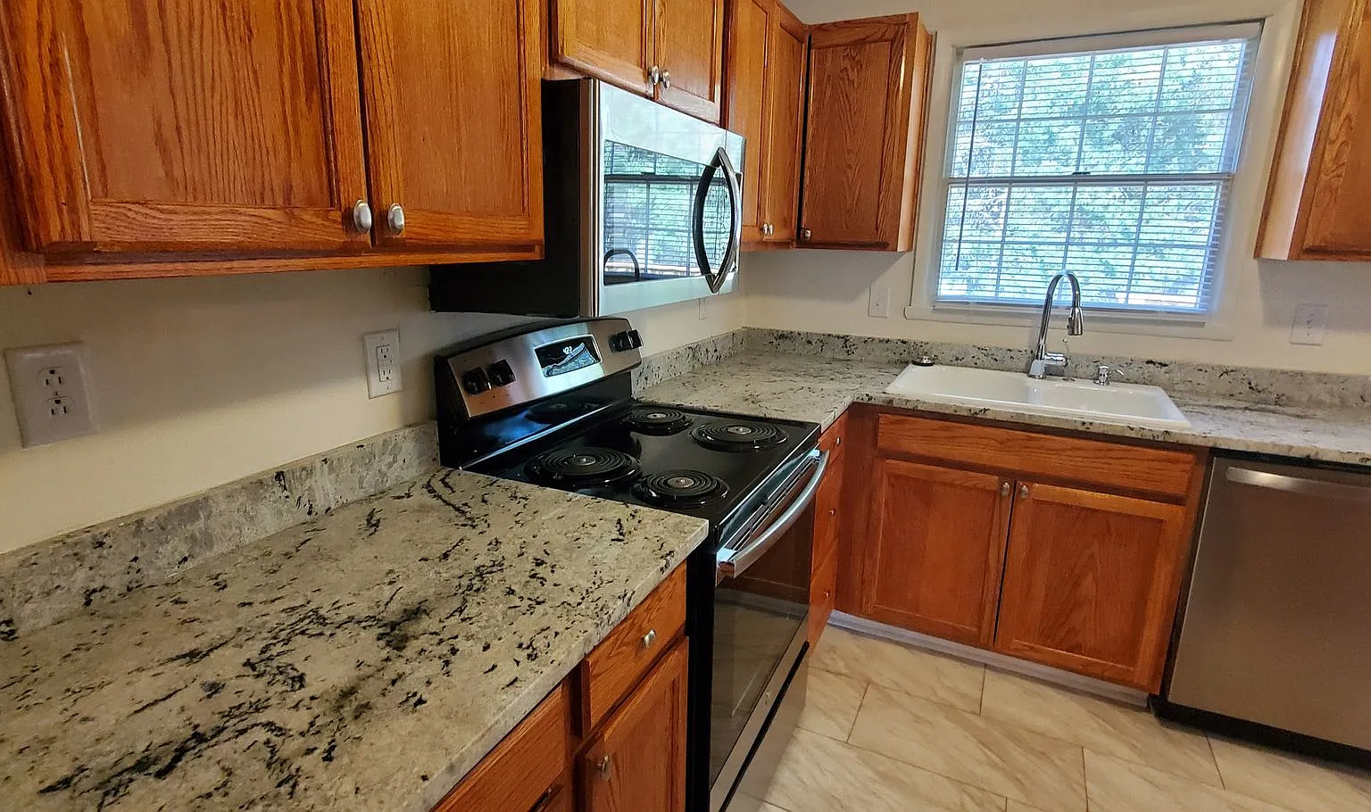 Beautiful Home Available for Rent in Charlotte, NC in Carmel Area — Photo 4