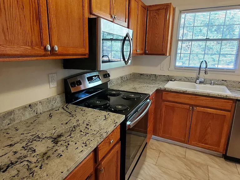 7402 Brigmore Dr — Photo 5