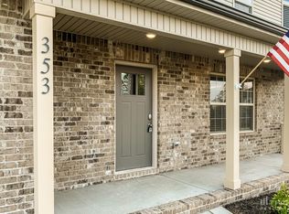 353 Green Hills Dr, Springfield, TN 37172