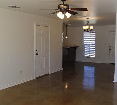 Livingroom & eating area