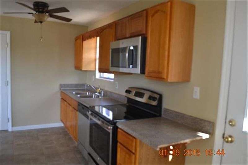 2nd image of 3858 Lynncrest Dr NE