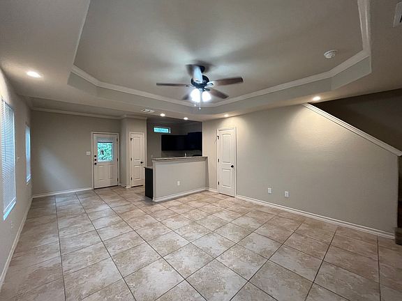 4th image of 6950 Lakeview Dr #101