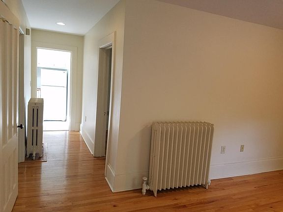 3rd image of 250 Caroline St