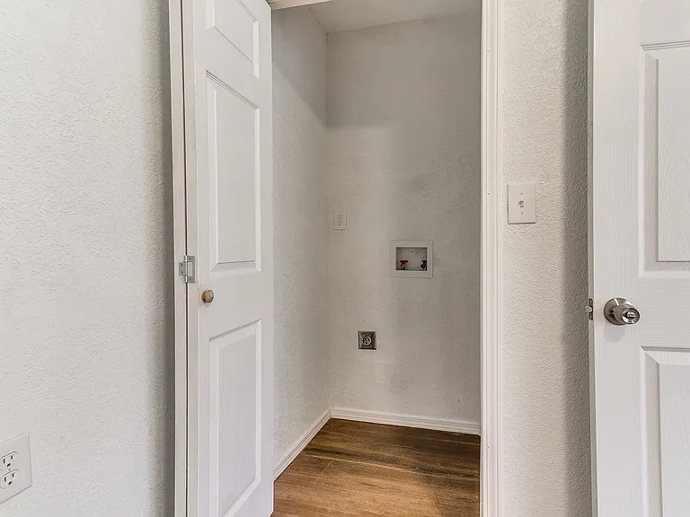 1321 Bellevidere Dr — Photo 8