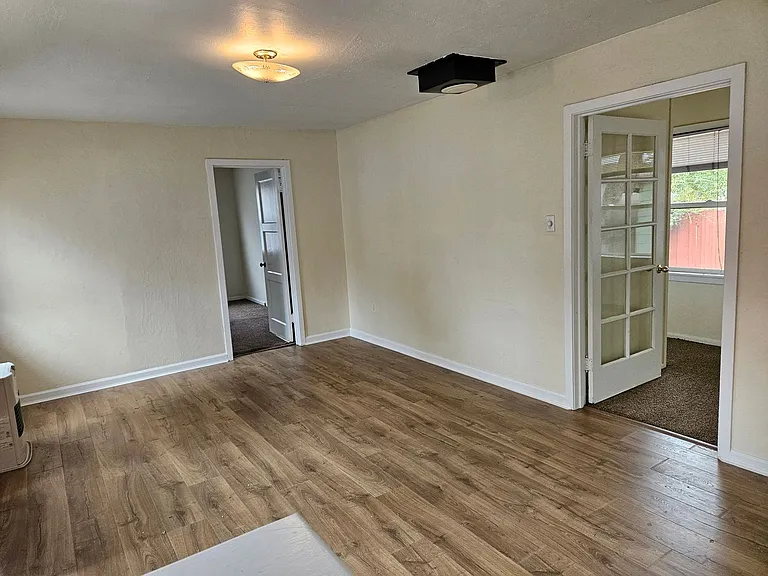 14531 Emory Ave — Photo 5