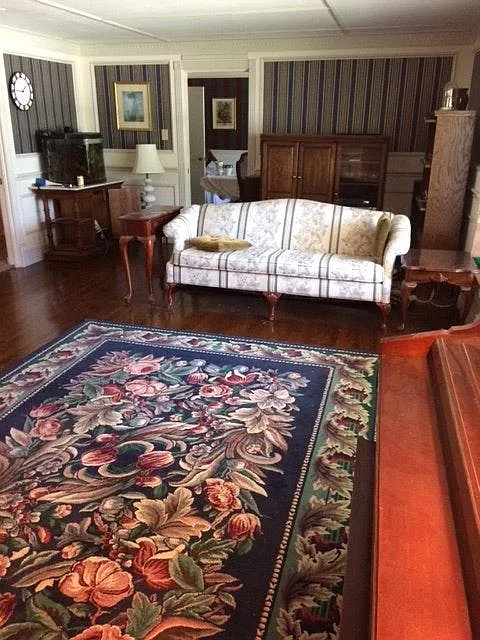 3 bed, 2400 sqft, $2,800 — Photo 3