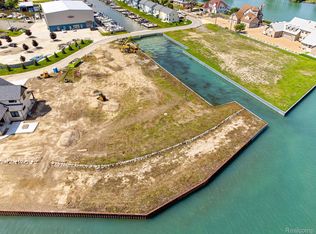 36234 Surfside Dr, New Baltimore, MI 48047