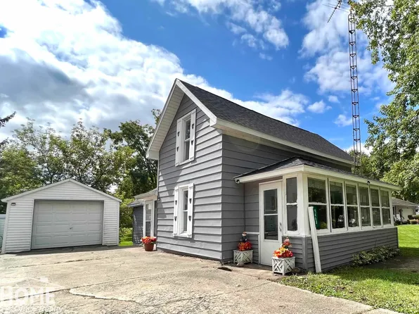 9468 Butternut St, New Lothrop, MI 48460