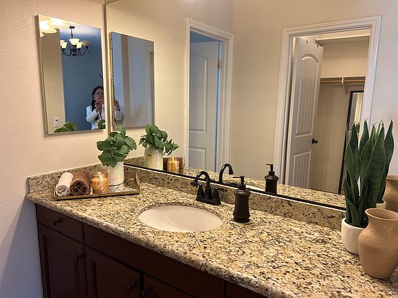 4th image of 429 Agua Vista Dr