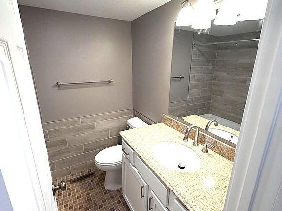 4th image of 892 4th St E