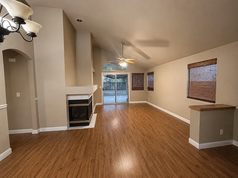 4713 W University Ave — Photo 3