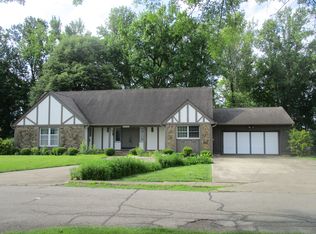 3905 Saddle Dr, Columbus, IN 47203