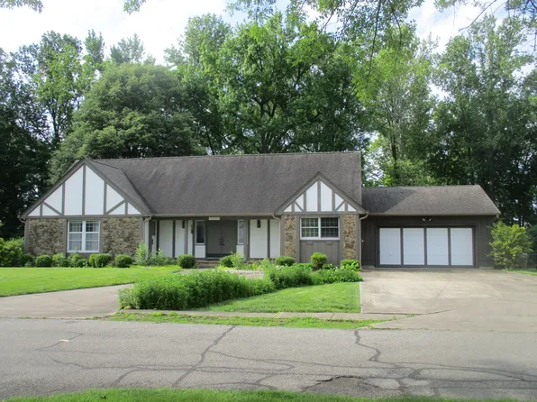 3905 Saddle Dr, Columbus, IN 47203