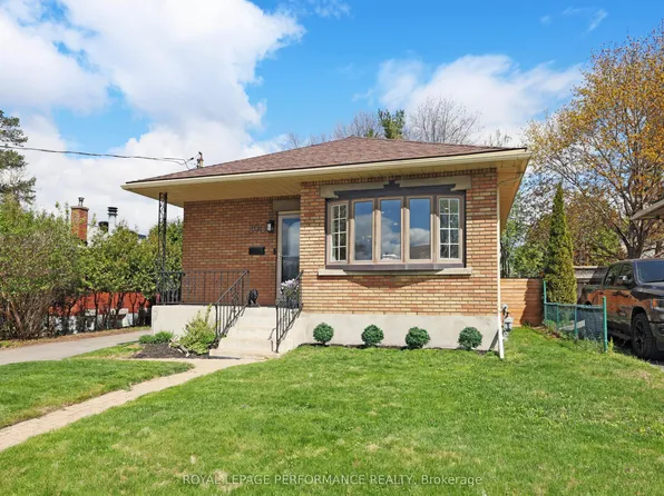 390 Maria Goretti Cir, Ottawa, ON K1L 6S4