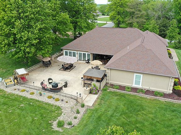 2nd image of 642 S Fairview Dr