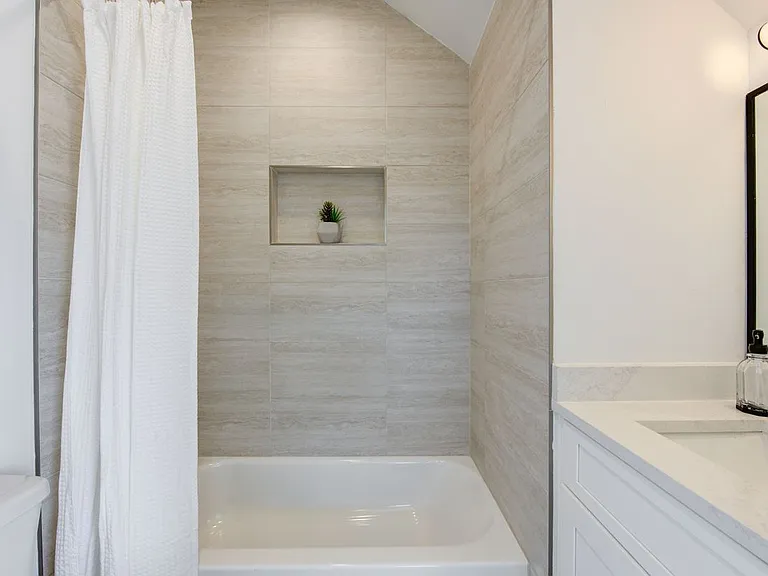 2310 Reinerman St — Photo 27