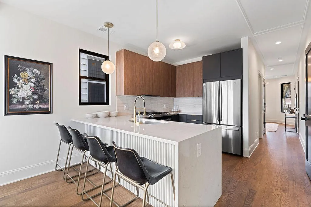 2 bed, $2,450 — Photo 2