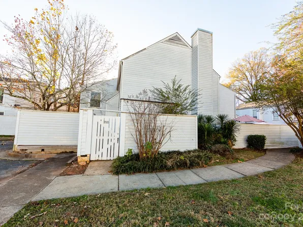 7011 Stonington Ln, Charlotte, NC 28227