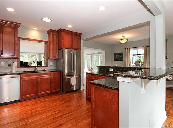 3rd image of 6615 Knightswood Dr