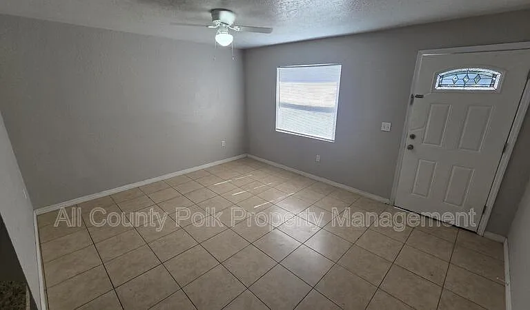 712 Bryon Ct — Photo 3