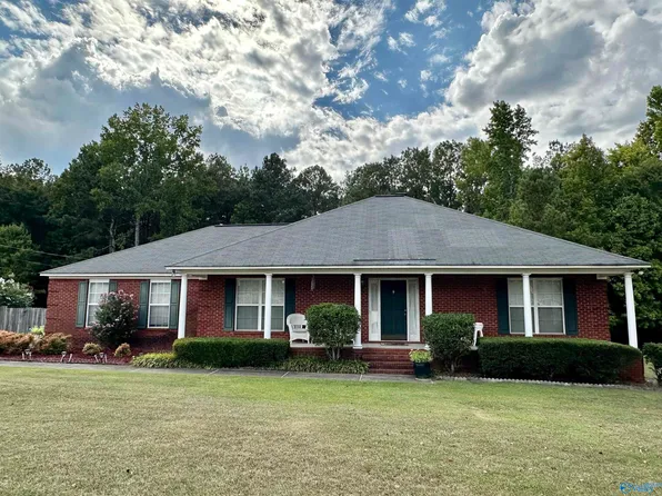104 Cumberland Ln, Rainbow City, AL 35906